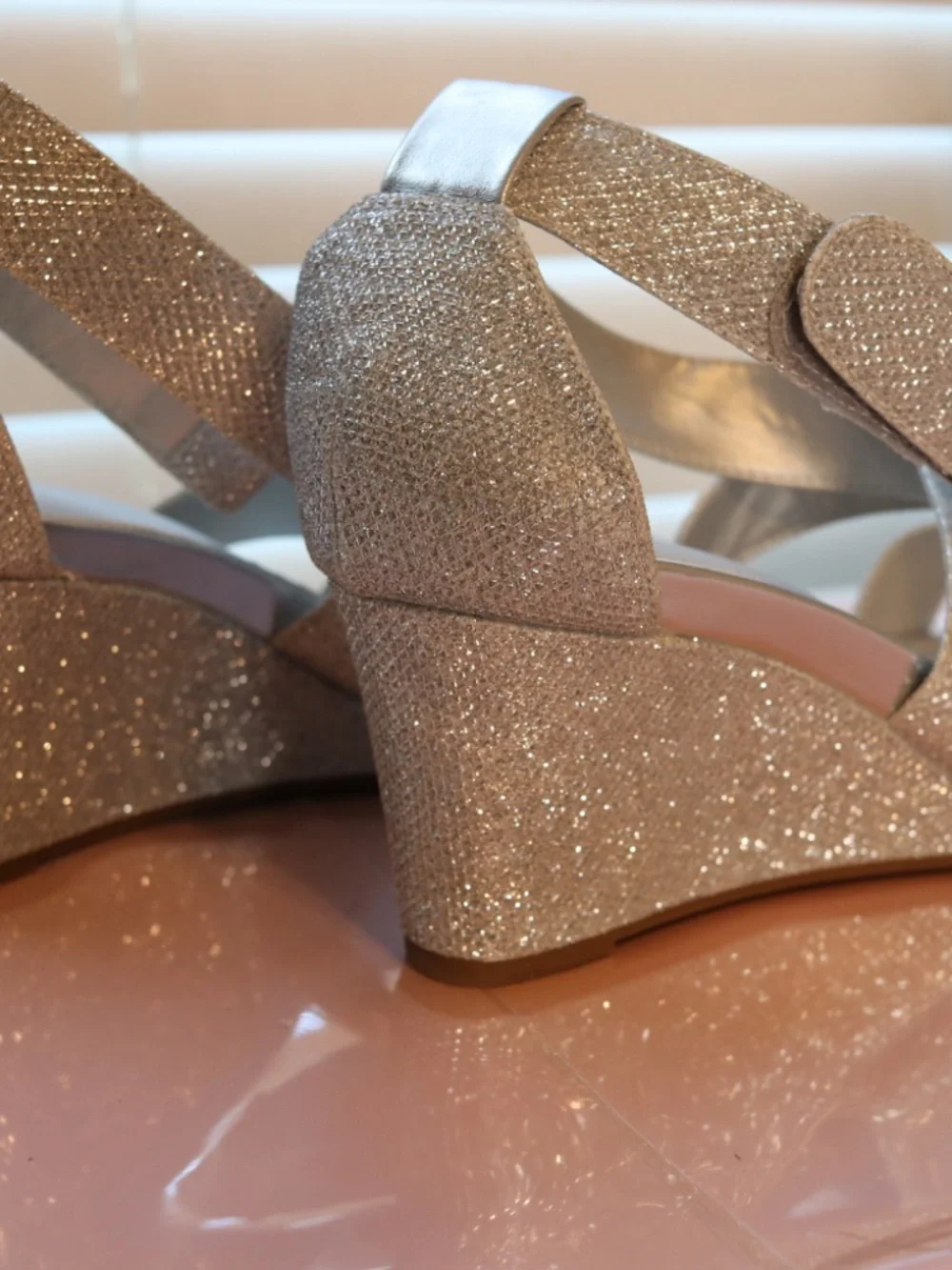Dream Pairs Silver Glitter Wedge Sandals — Size 8.5